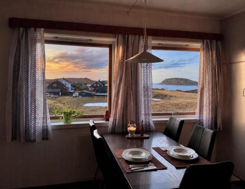 Vard Bed & Breakfast | Apartment Overlooking the Bird Island - Hornøya