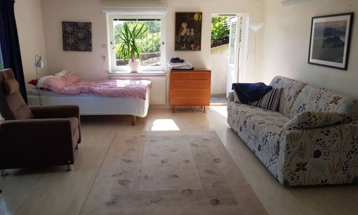 Molndal Apartment | Apartment close to Gothenborg city center and nature. Free parking & fast wifi.