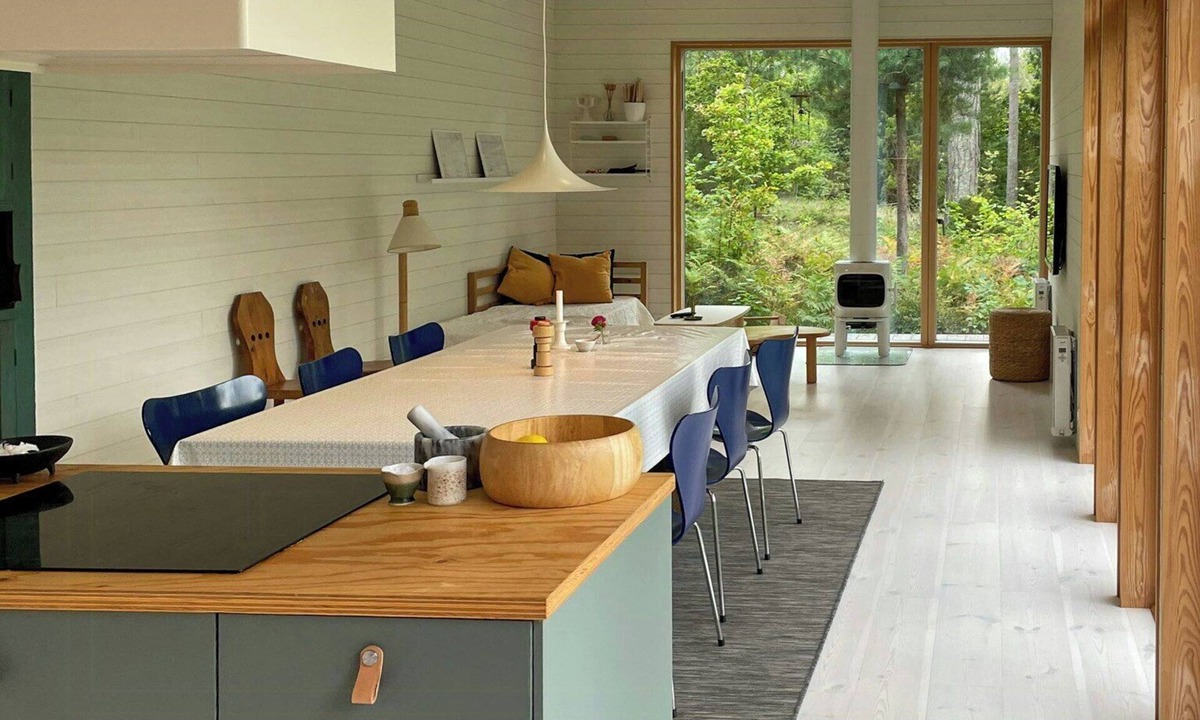 Finnholmen House | Archipelago cottage surrounded by forest on Blidö