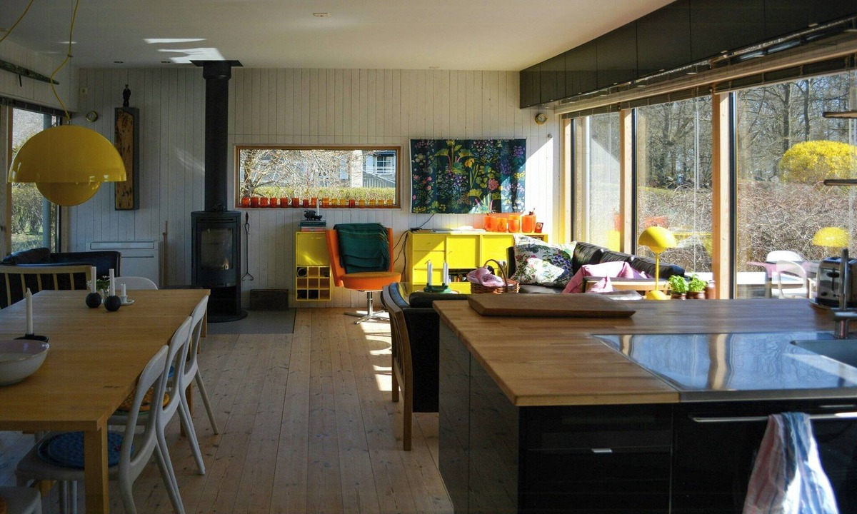 Solvesborg House | Architect-designed house with deck on peninsula