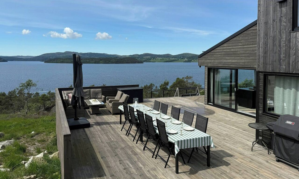 Skjold House | Architect's cabin with sea views in Skjold