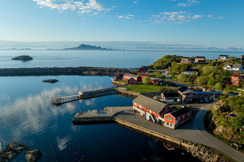 Kabelvag Resort | Astra Whale - Waterfront Boutique Hostel in Lofoten