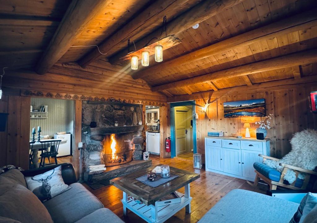 Lesja House | Atmospheric cabin by Lesjaskogsvatnet