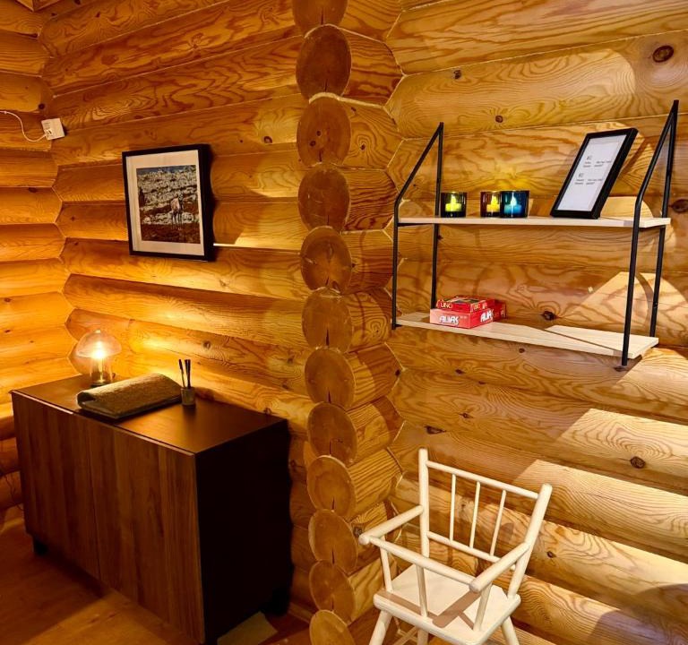 Yllasjarvi Ski Chalet | Atmospheric log cabin by the ski tracks