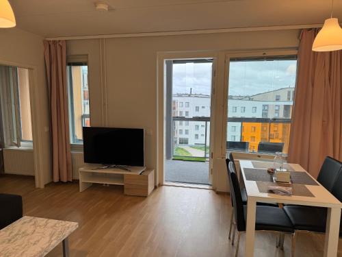 Itainen District Apartment | Aurinkolahti Modern Apartment close to nature - Heated EV Parking Balcony