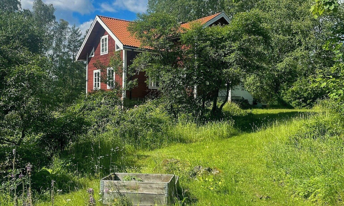Hogsby House | Authentic Småland farmstead with private lake
