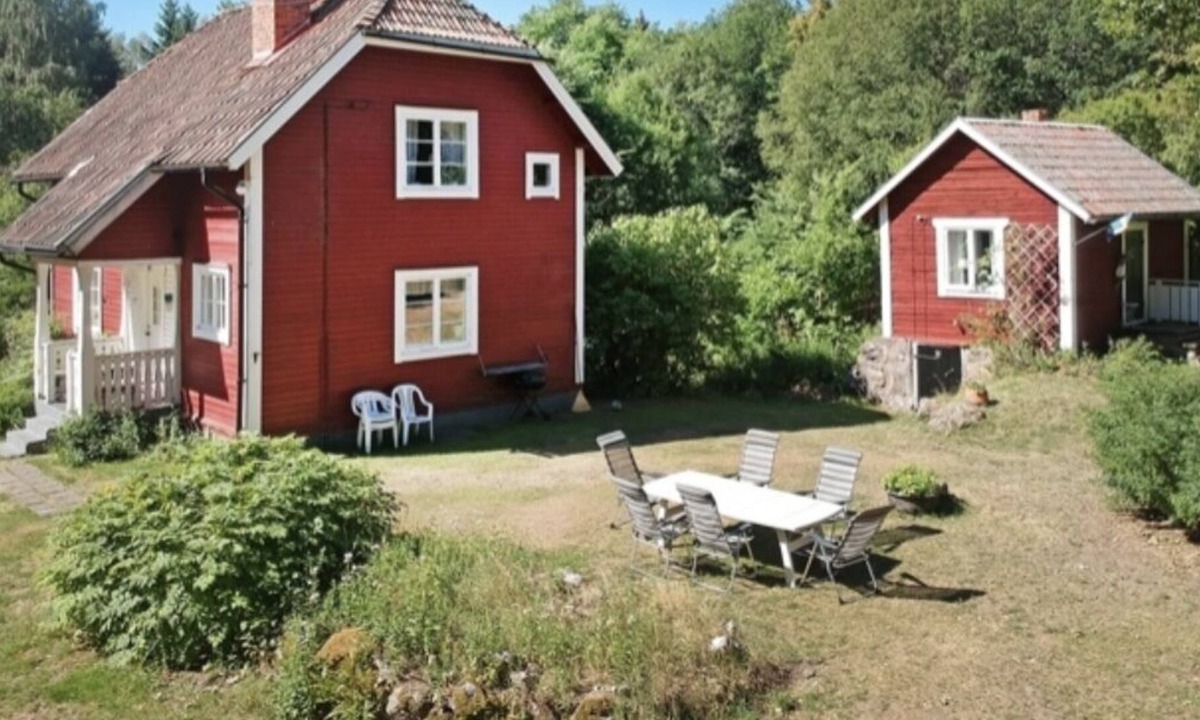Vasteras House | Away from it all Unique vacation accommodation on a private island Small motorboat included in the rent