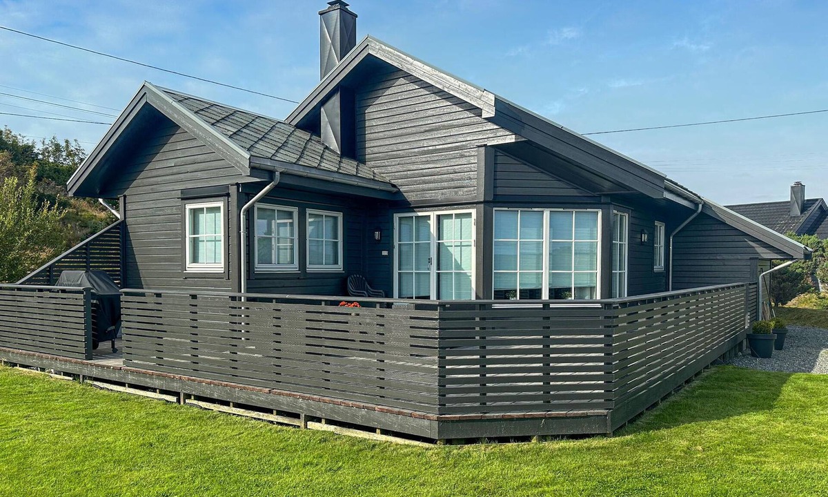 Radoy House | Awesome home in Bøvågen with house sea view