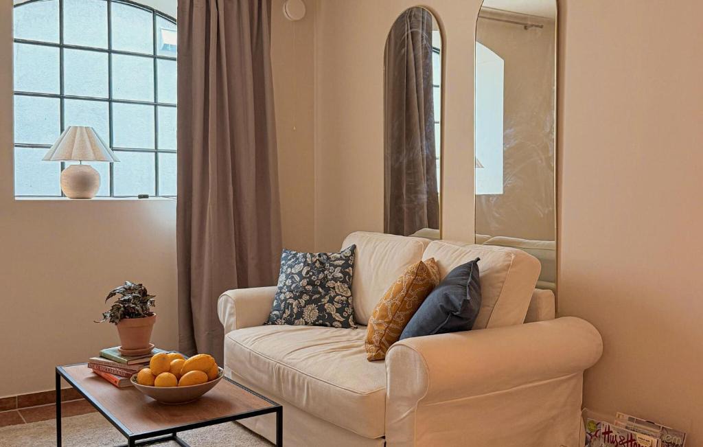 Glemminge House | Awesome Home In Glemmingebro With Wifi