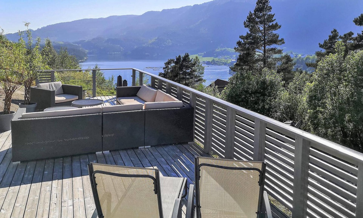 Suldal House | Awesome home in Hebnes with house sea view