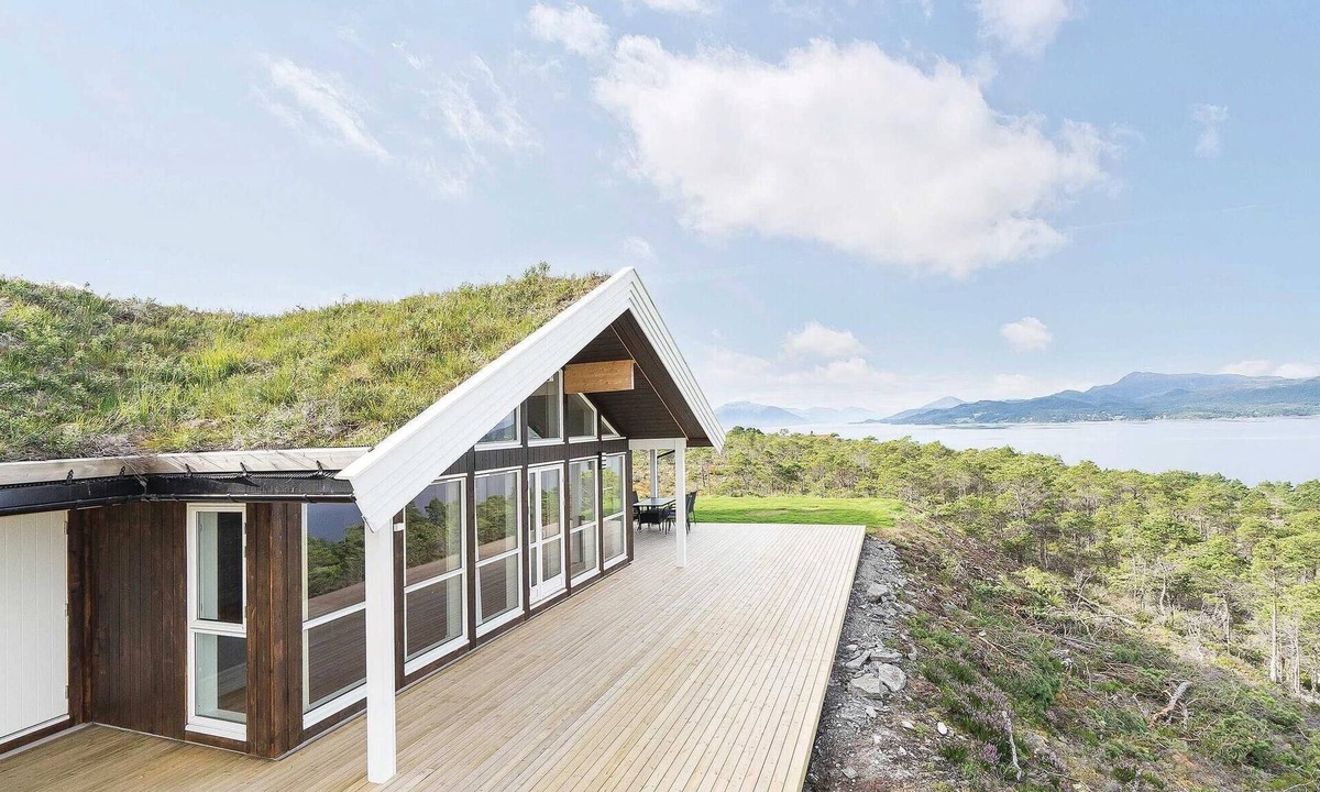 Kvisvik House | Awesome home in Kvisvik with house sea view