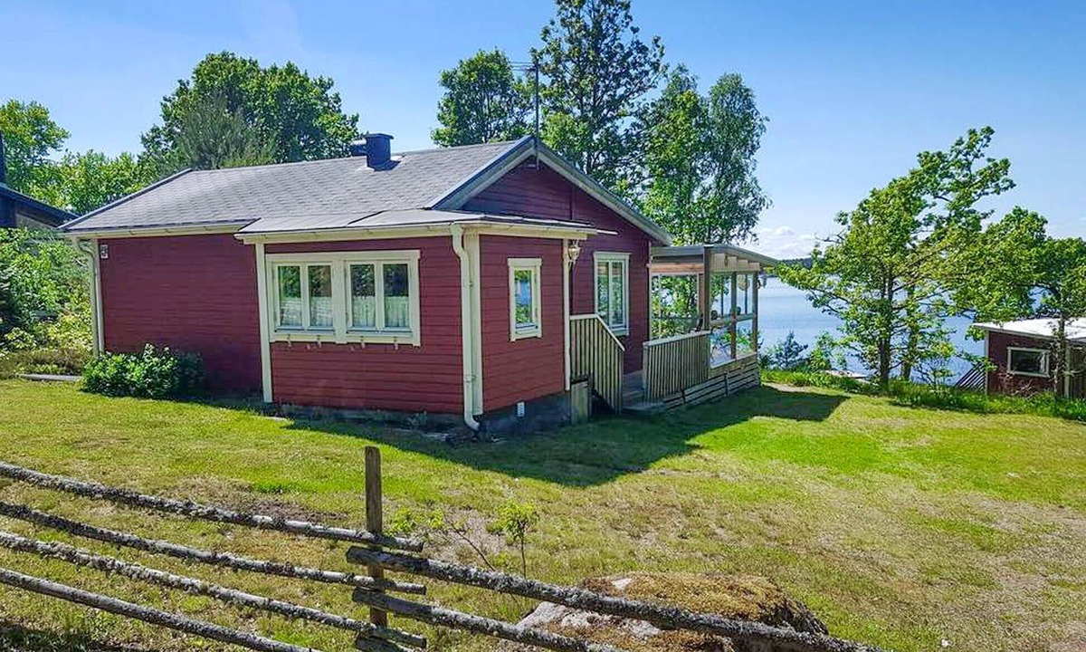 Linneryd House | Awesome home in Linneryd with lake view
