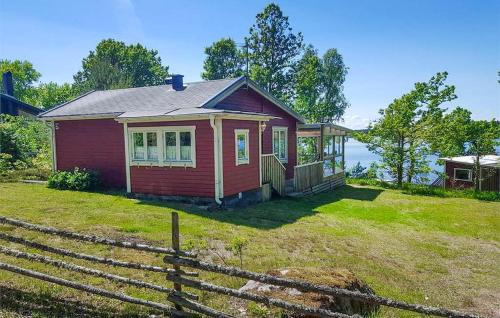 Linneryd House | Awesome Home In Linneryd With Lake View