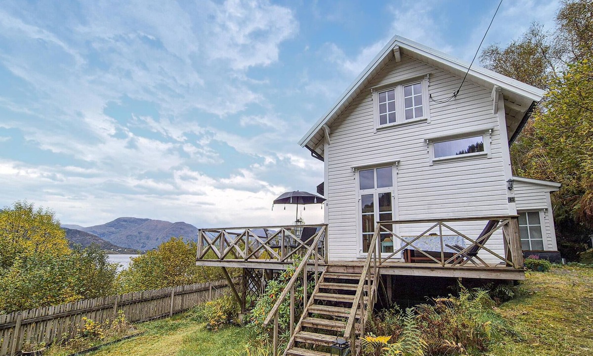 Vaksdal Municipality House | Awesome home in Vaksdal with house sea view