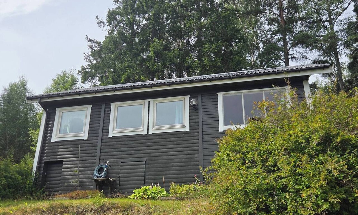 Centrum-Fanas-Nydal-Vasterangen Cabin | Bålsta Sjöstuga Own Pier Lake View