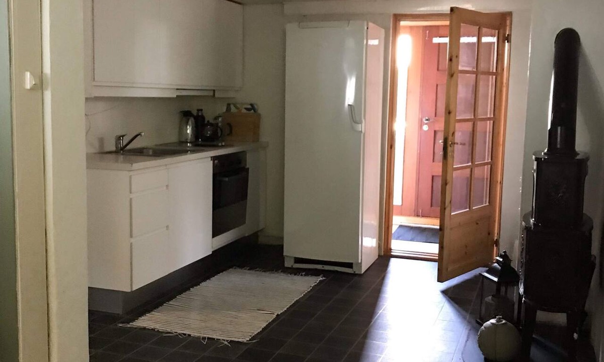 Haugesund Apartment | Basement apartment near downtown, the hospital, and the college. Parking.
