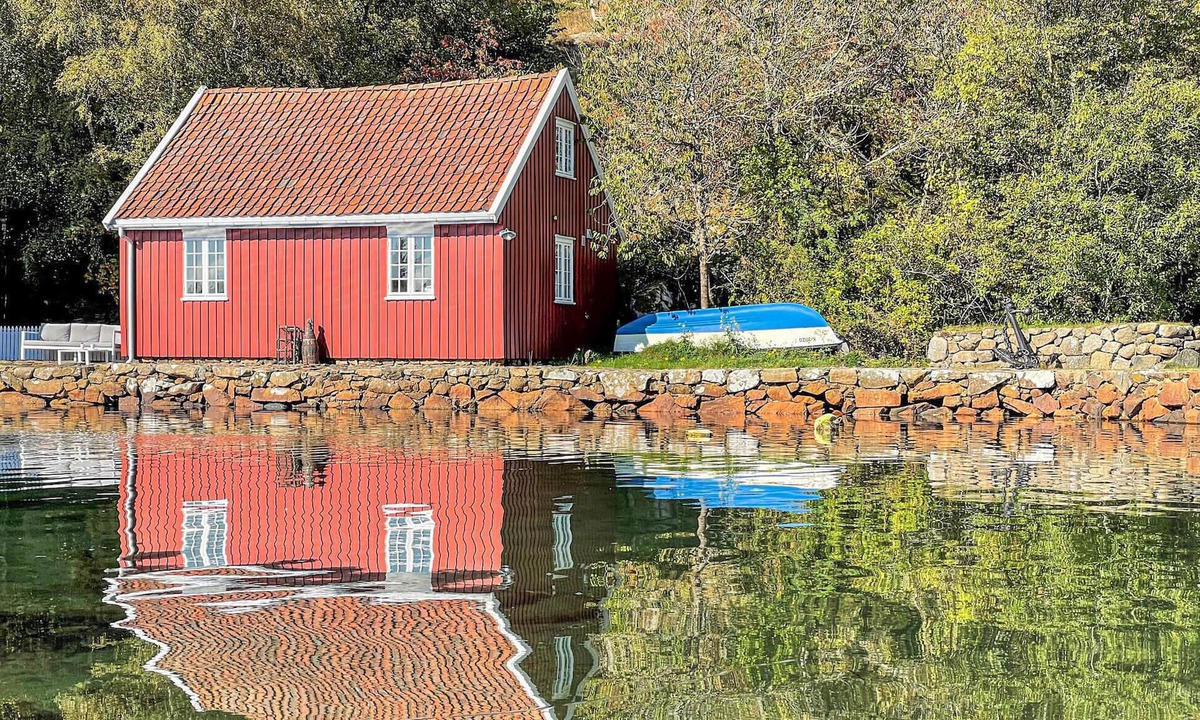 Farsund House | Beach front home in Farsund with house sea view