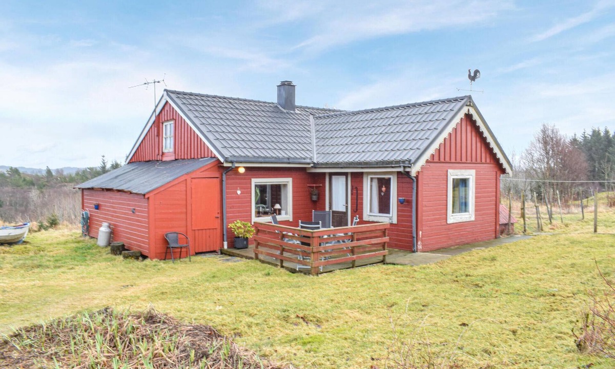 Austrheim House | Beach front home in Fonnes with WiFi