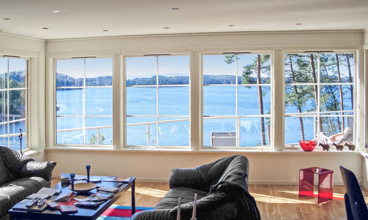 Lysekloster House | Beach front home in Hagavik with house sea view