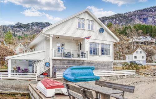 Suldal House | Beach Front Home In Vanvik With House Sea View