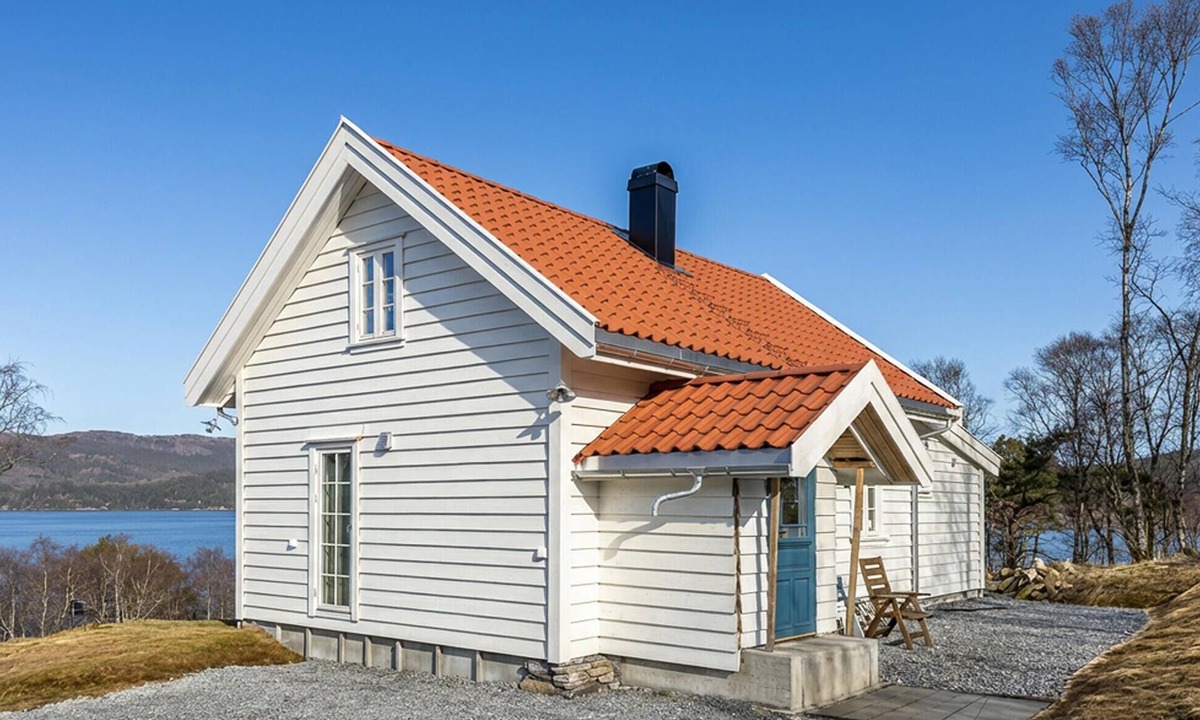 Vindafjord House | Beach front home in Vikebygd with WiFi
