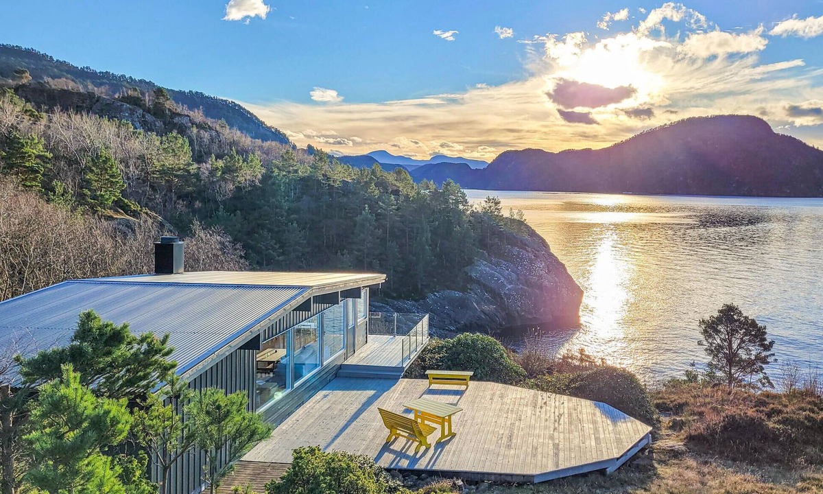 Fusa House | Beach front home in Nordtveitgrend with WiFi