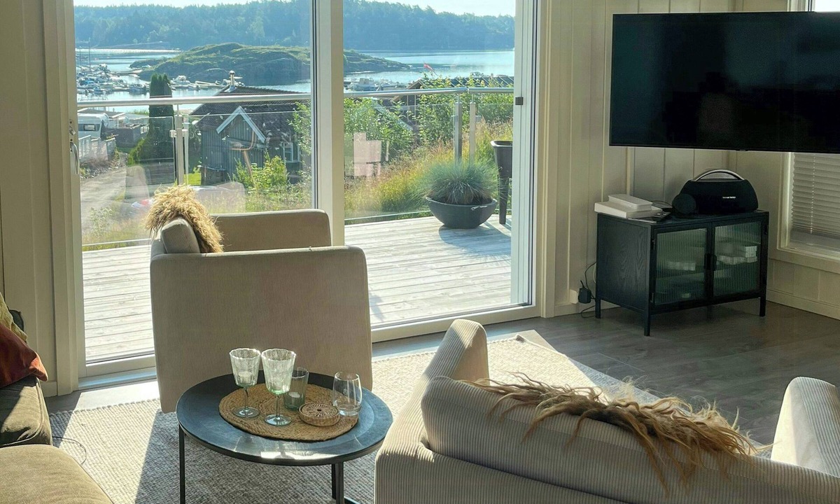 Bamble House | Beach house with sea views at Brevikstrand