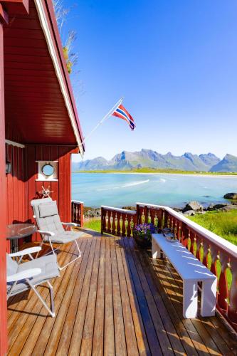 Flakstad House | Beach side HeiaHytta in Fredvang