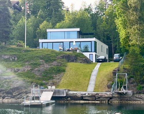 Nesøya Apartment | Beachfront apartment with private swimming dock
