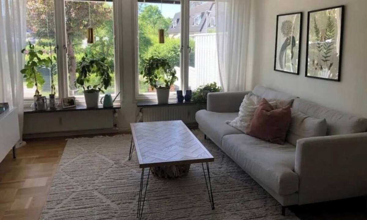 Vallingby House | Beautiful 4-bedroom home with parking and a garden