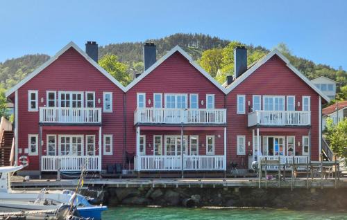 Sveio Apartment | Beautiful Apartment In Auklandshamn With Wifi