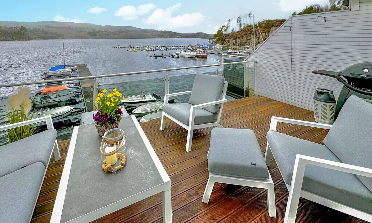 Tysnes Apartment | Beautiful apartment in Uggdal with house sea view