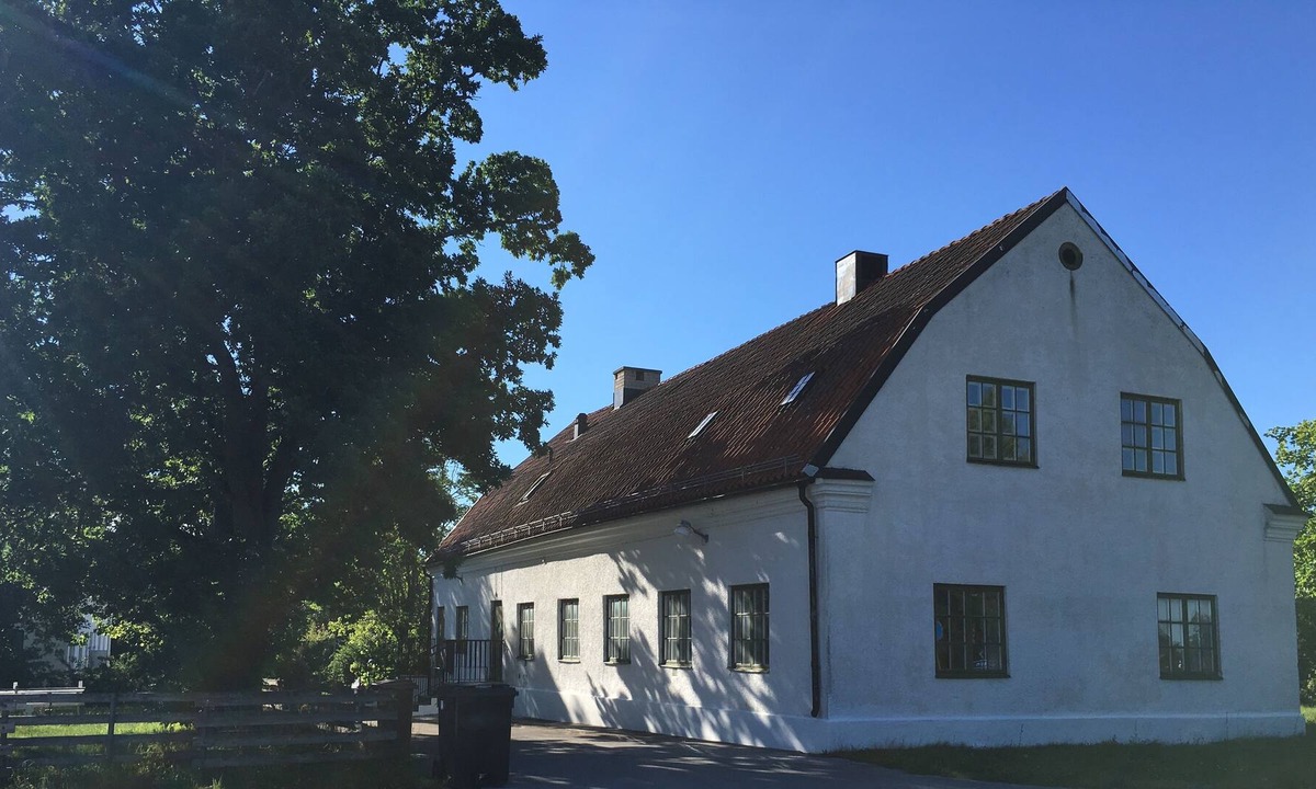 Tingstade Apartment | Beautiful building from 1824. Close to the lake