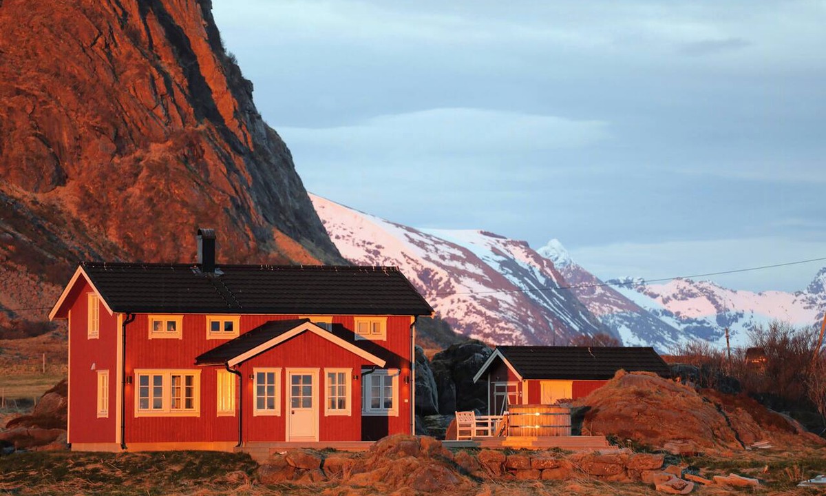 Lofoten Islands House | Beautiful cabin embraced by rich wildlife