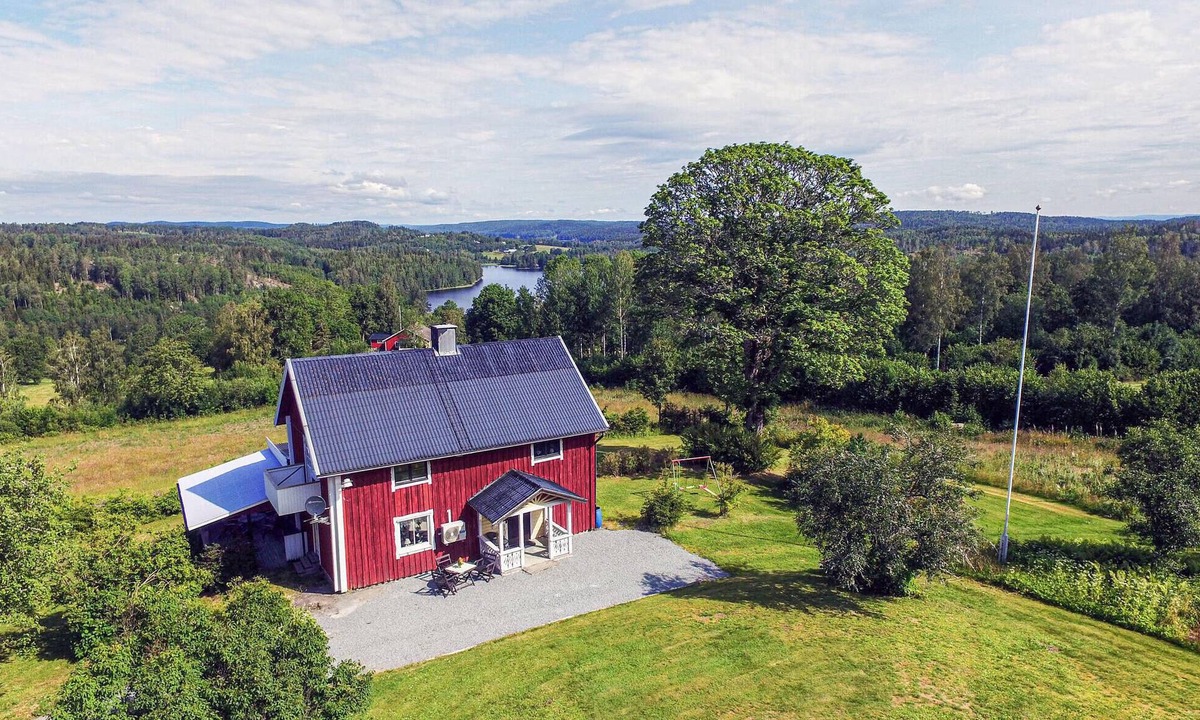 Ed House | Beautiful home in Ed with kitchen