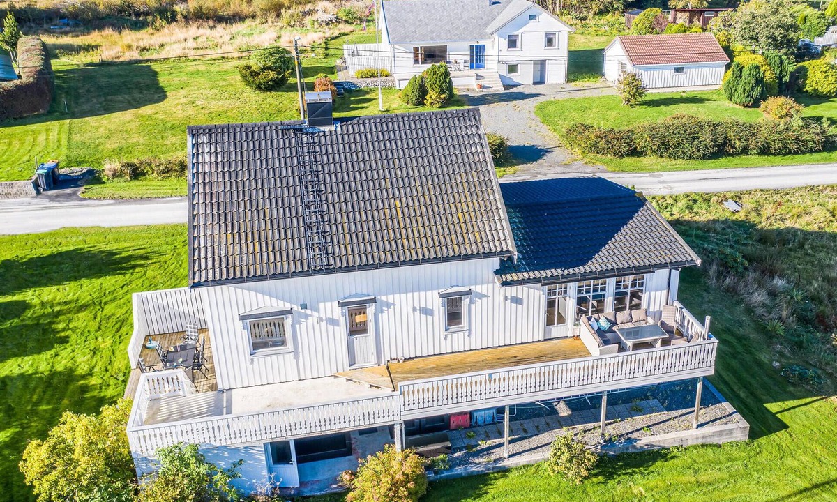 Haram House | Beautiful home in Fjørtoft with sauna