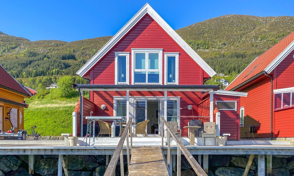 Sande House | Beautiful home in Gursken with harbor view