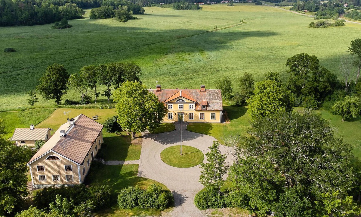 Holo House | Beautiful Home in Hölö With Wifi and 7 Bedrooms