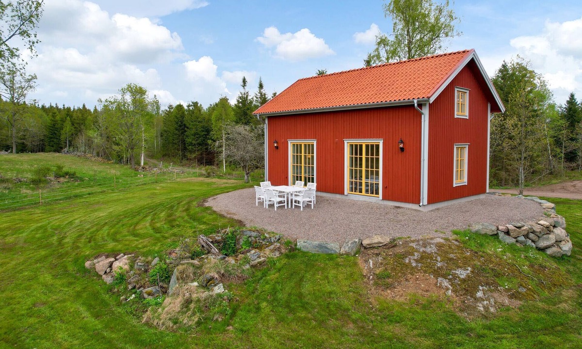 Holsbybrunn House | Beautiful home in Holsbybrunn with WiFi