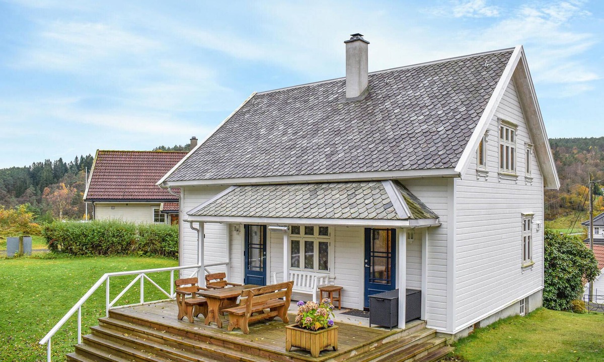 Suldal House | Beautiful home in Hebnes with house sea view