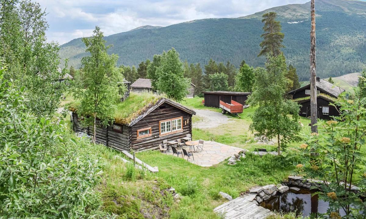 Heidal House | Beautiful home in Heidal