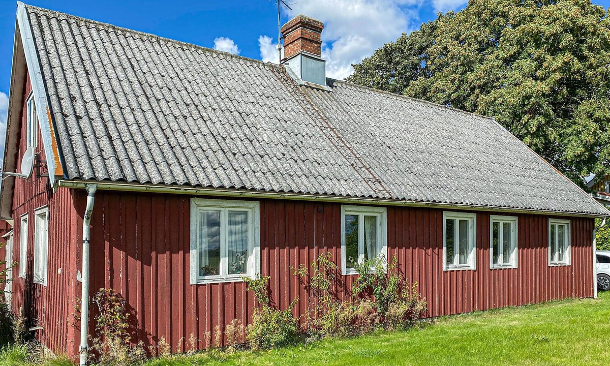 Laholm House | Beautiful home in Laholm with kitchen