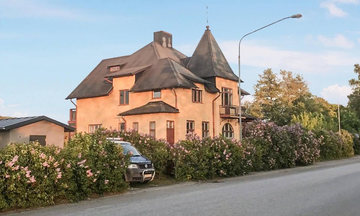 Lindesberg House | Beautiful home in Lindesberg with sauna