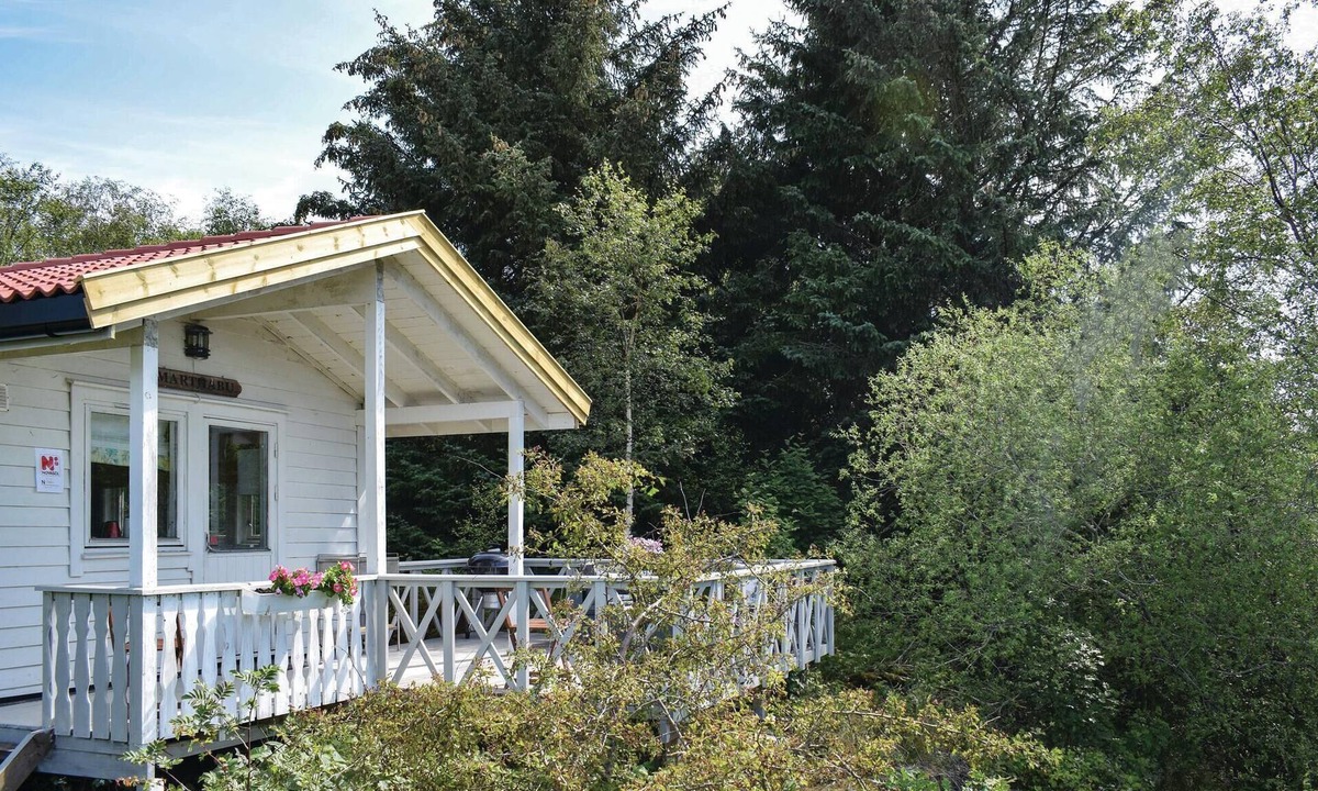 Mosterhamn House | Beautiful home in Mosterhamn with WiFi