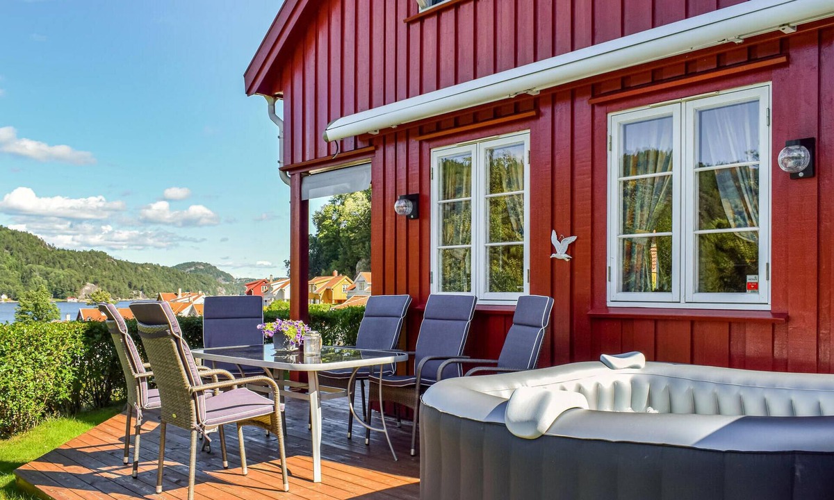 Songe House | Beautiful home in Risør with sauna