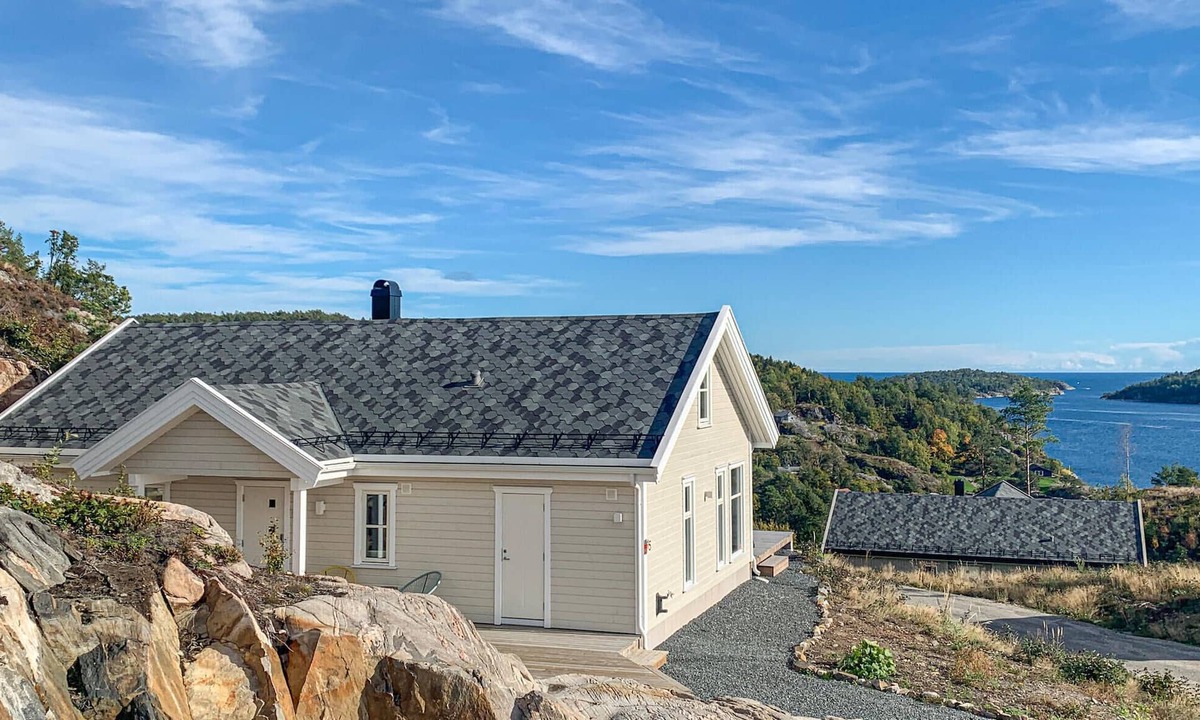 Risor House | Beautiful home in Risør with sauna