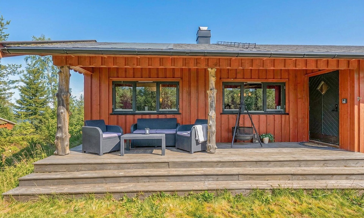 Lardal Municipality House | Beautiful home in Svarstad with WiFi