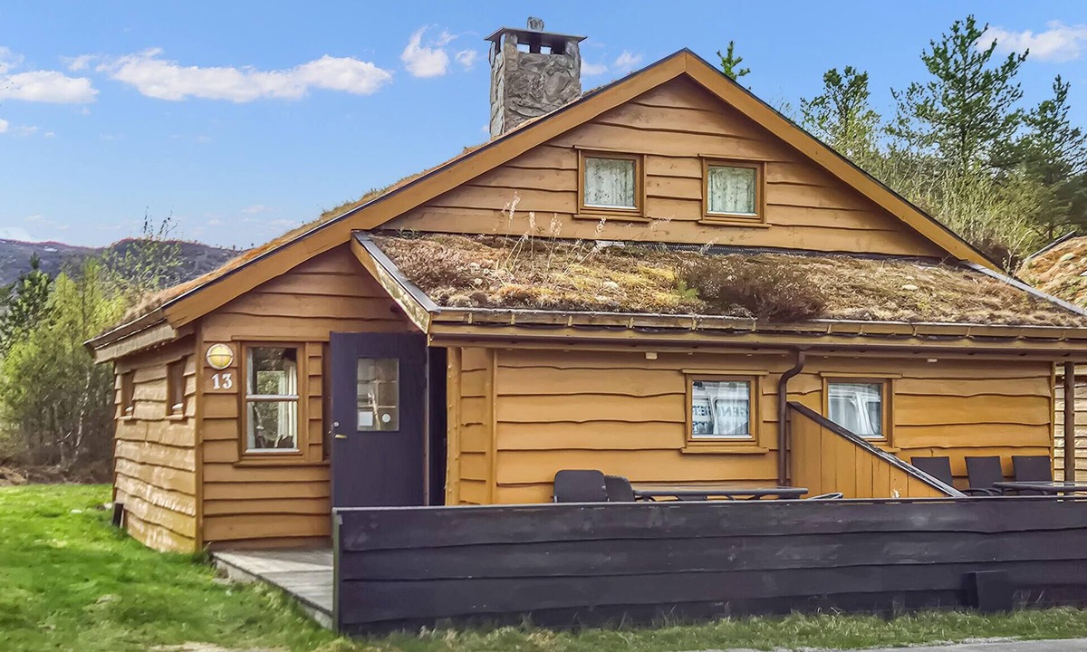 Tjørhom House | Beautiful home in Tjørhom with sauna