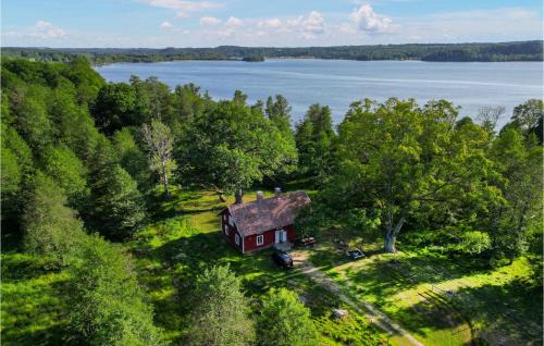 Tranas House | Beautiful Home In Tranås With Lake View