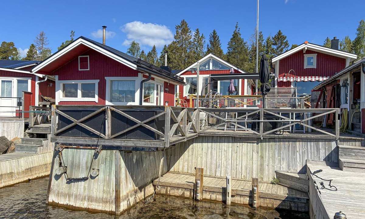Vallvik House | Beautiful home in Vallvik with sauna